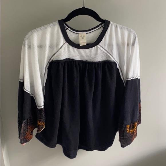 We the Free Sweater with open sleeves - Picture 1 of 4